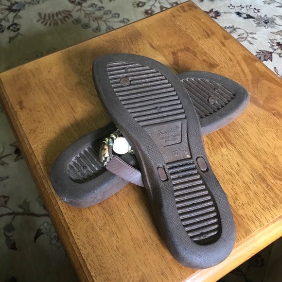 Grandco Women's Expression Thong Sandal - Picture 2 of 3